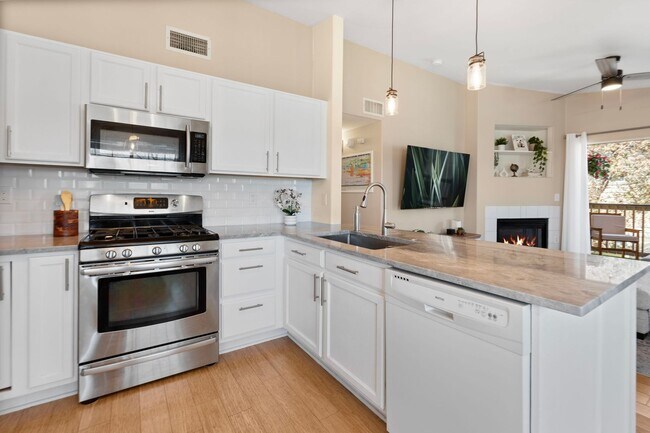 Building Photo - Best 2 Bed, 2 Bath Condo in Willow Ranch.
