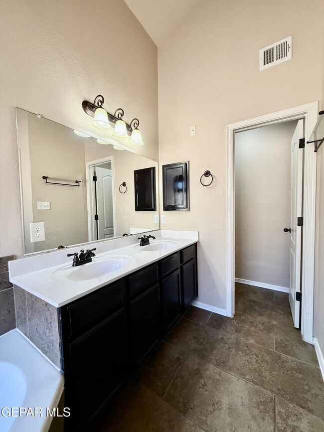 Building Photo - 11353 Bullseye St