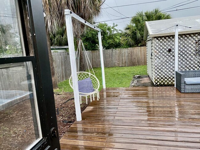 Building Photo - 1353 9th St