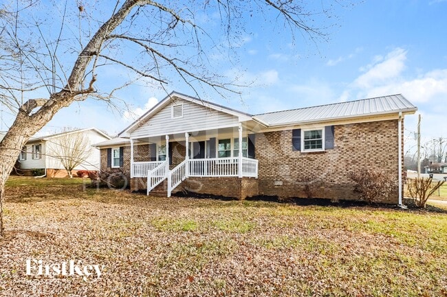 Building Photo - 4842 Greenwood Dr