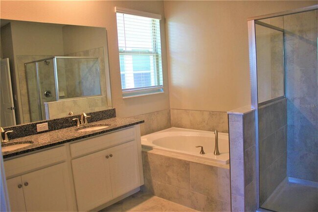 Building Photo - 9077 Shadyside Ln