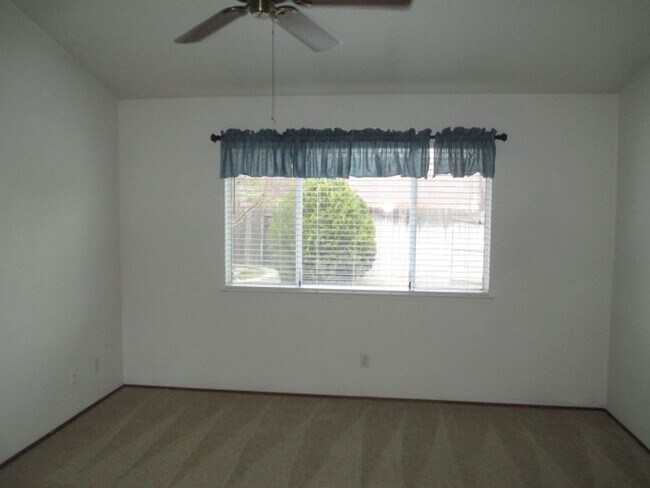 Building Photo - Woodcreek Oaks area home.