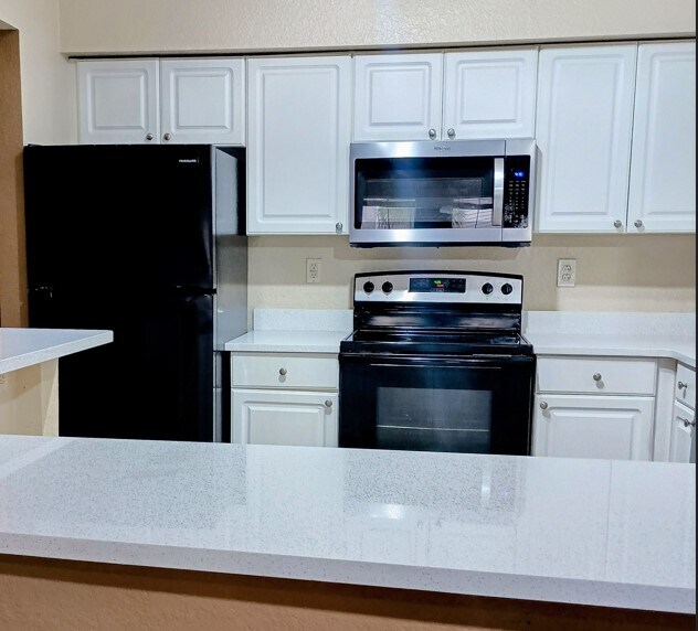 Kitchen - 402 S Armenia Ave