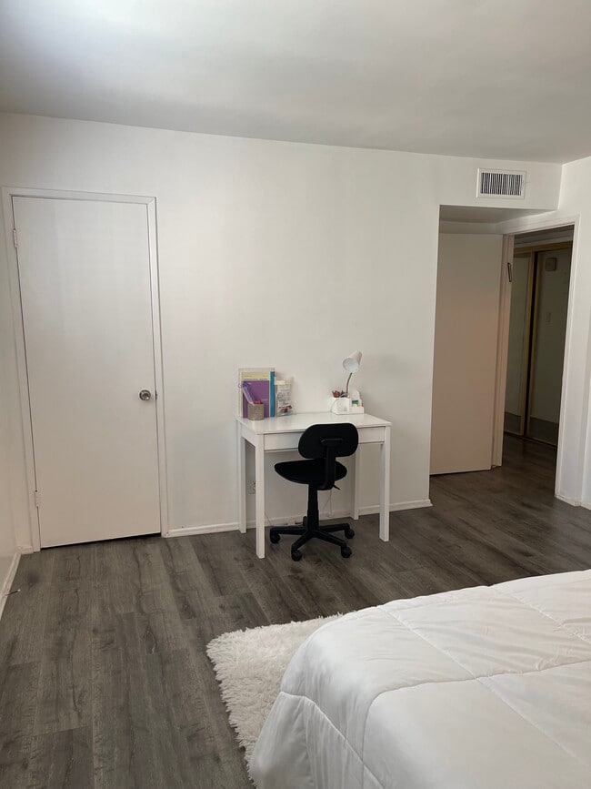 Building Photo - 960 S Westgate Ave