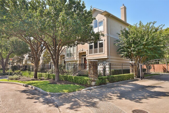 Building Photo - 1743 French Village Dr