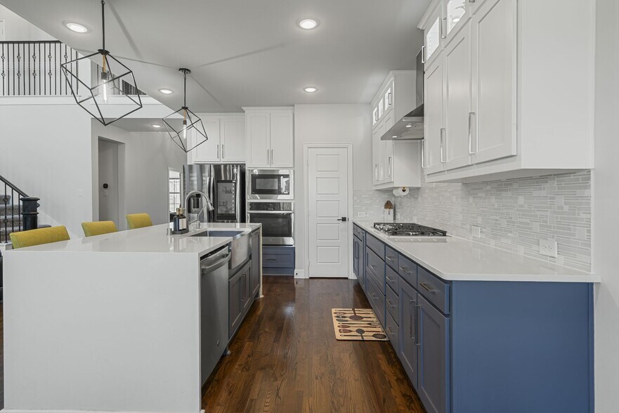 Building Photo - 913 Gingham St