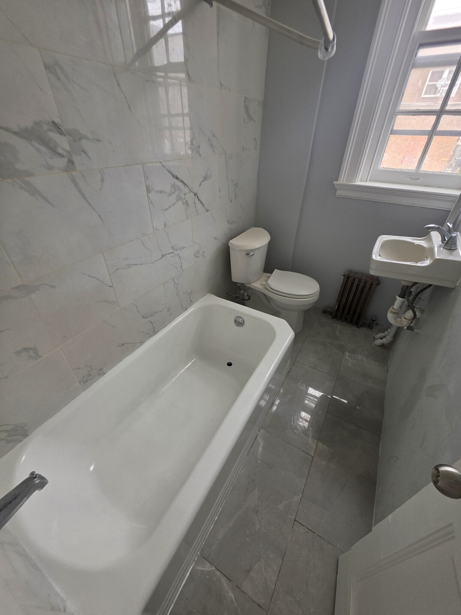 Building Photo - 325 Roseville Ave