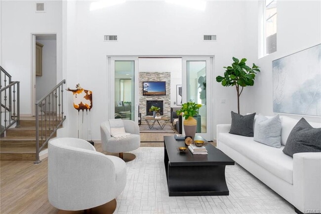 Building Photo - 432 1/2 Goldenrod Avenue, Newport Beach, CA 92625 - 2 BR 3 BA condo