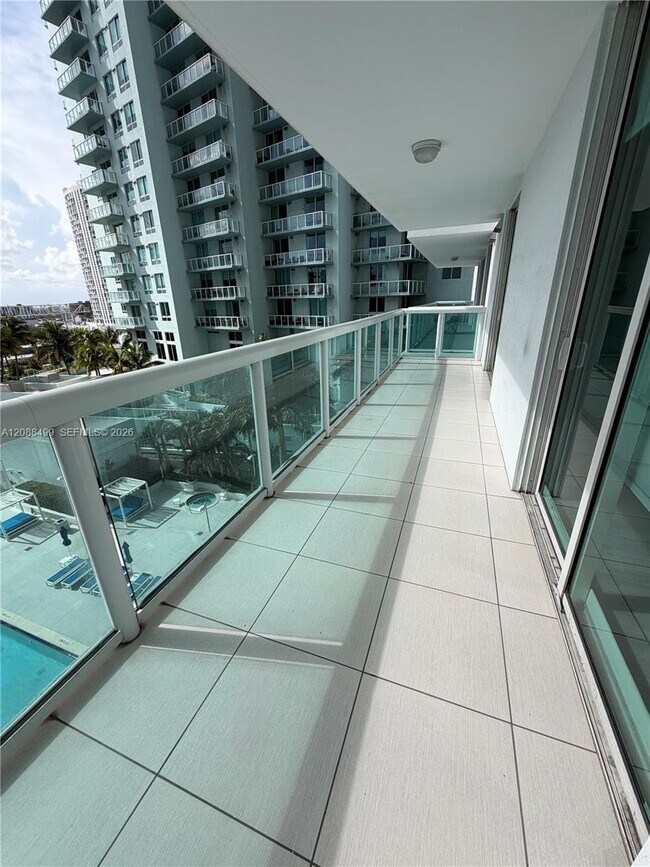 Building Photo - 1800 N Bayshore Dr