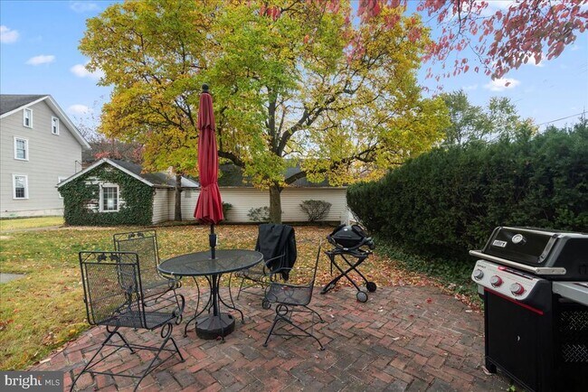 Building Photo - 182 W Court St