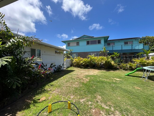 Building Photo - Beautifully Renovated Kailua Home | Walk t...