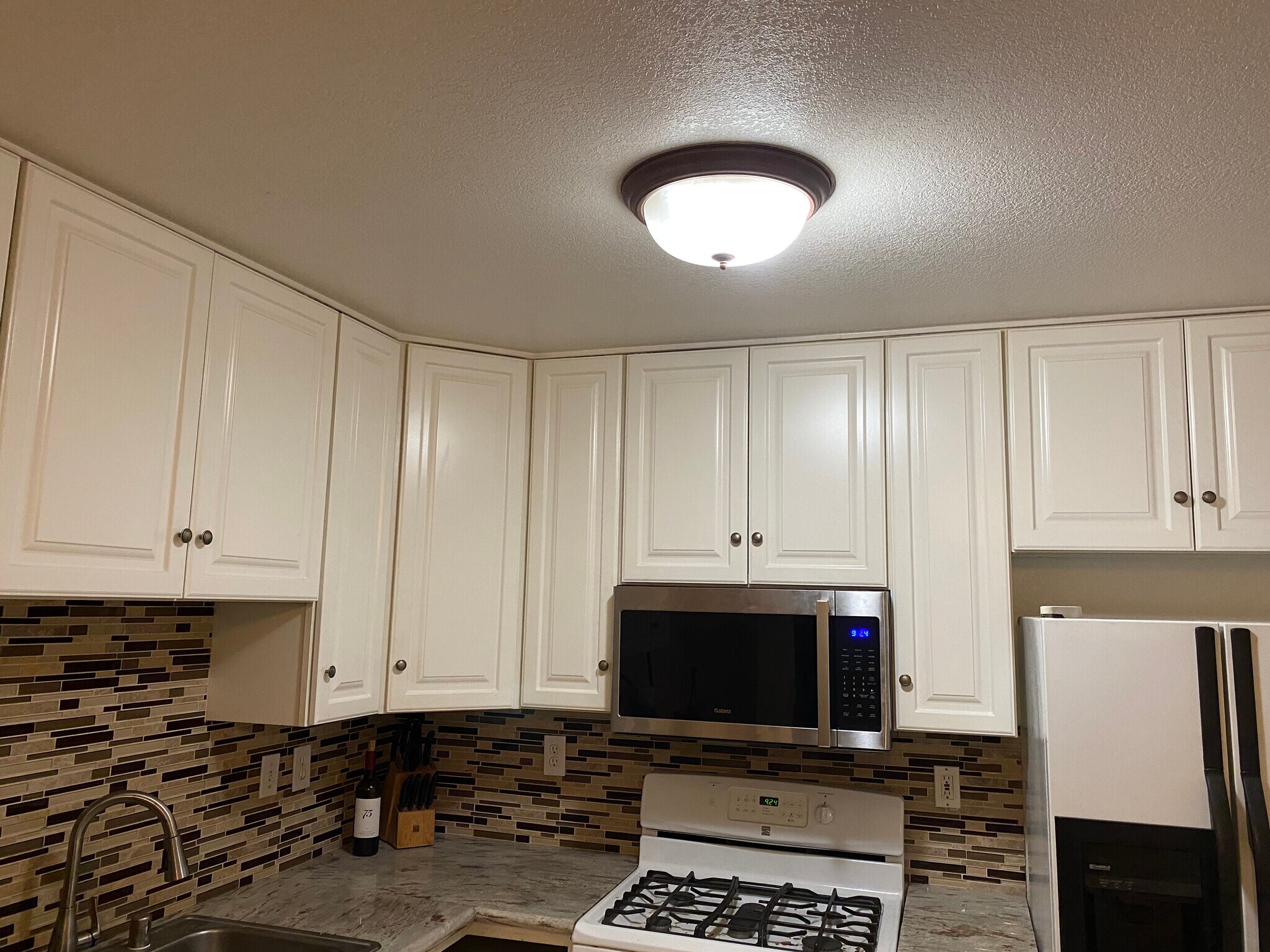 Kitchen - 219 Turf Dr