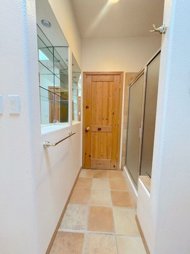 Building Photo - Immaculate 3 bedroom in Rio Rancho! Stunni...