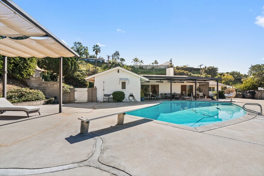 Building Photo - 10405 Ditson St