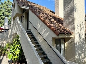 Building Photo - Spacious Condo in Melrose Park