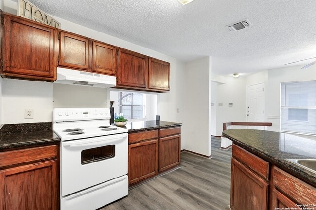 Building Photo - 6943 Sunshine Tree Dr