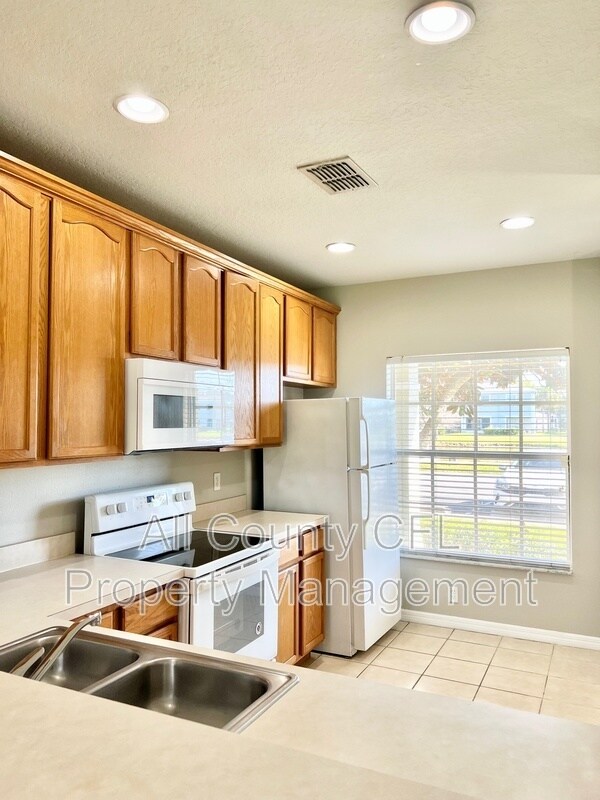 Building Photo - 9305 Jasmine Flower Ln