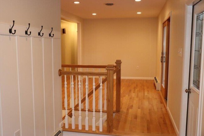 Building Photo - 300 Caroline St