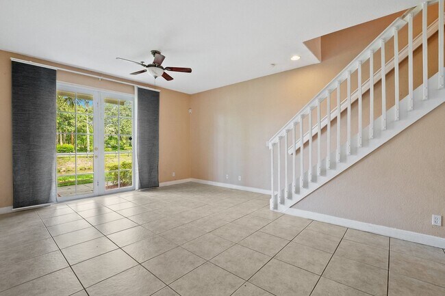 Building Photo - Charming 3-Story 3-Bedroom 2.5 Bath Townho...