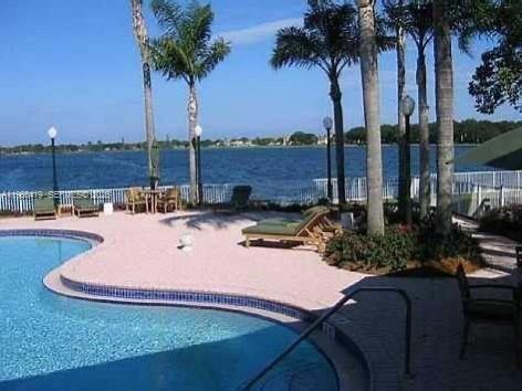 Building Photo - 2850 N Oakland Forest Dr