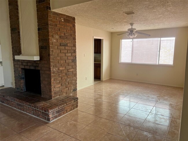 Building Photo - 2406 Farriers Bend Dr