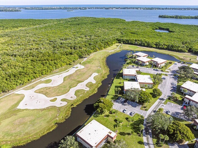 Building Photo - 73 Royal Oak Ct