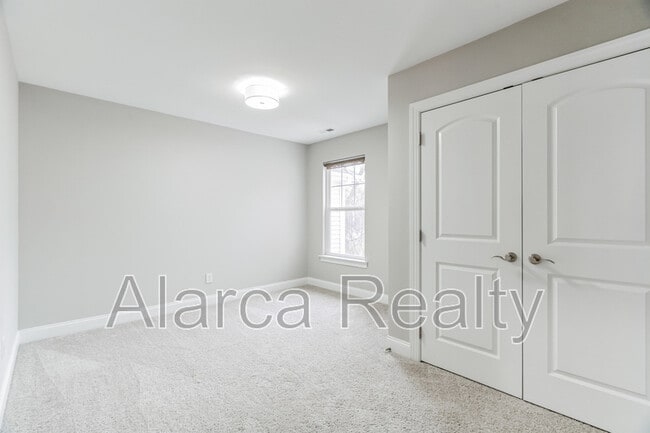 Building Photo - 111 Sherman Oaks Ln