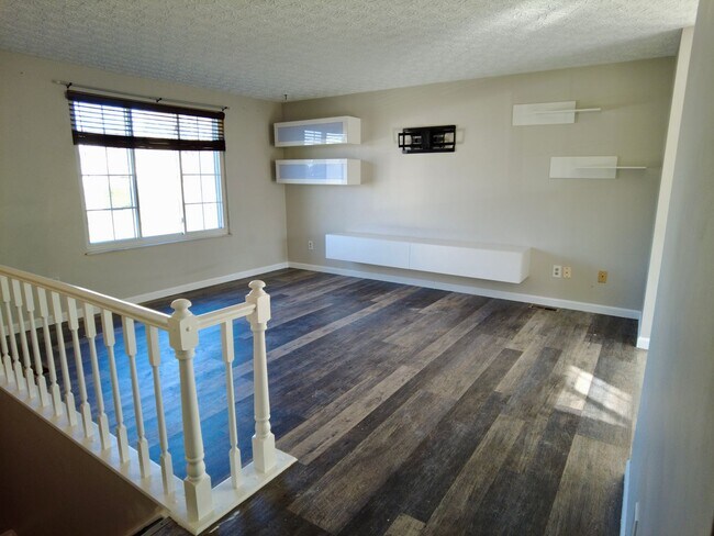 Building Photo - Spacious 3BR Bi-Level Home with 2-Car Garage in Reynoldsburg – $1,850/mo