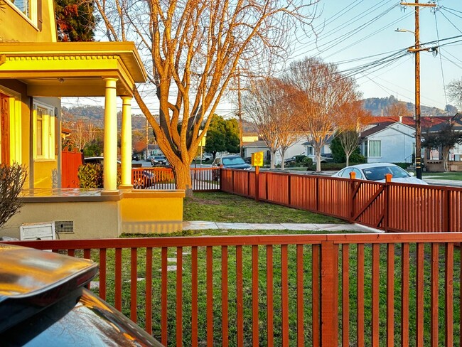 Building Photo - 1010 Dutton Ave