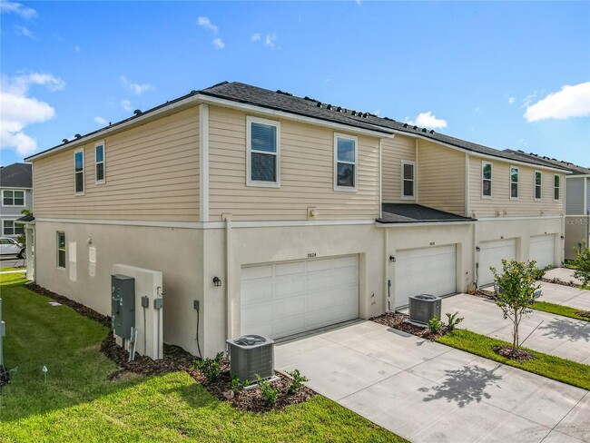 Building Photo - 9824 Walkway Dr