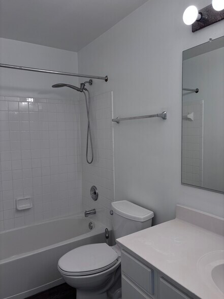 Building Photo - 12706 Marlton Center Dr