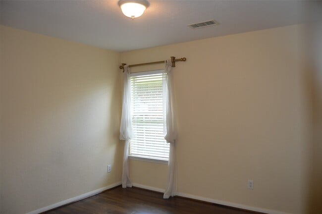 Building Photo - 18011 Rose Hill Park Ln