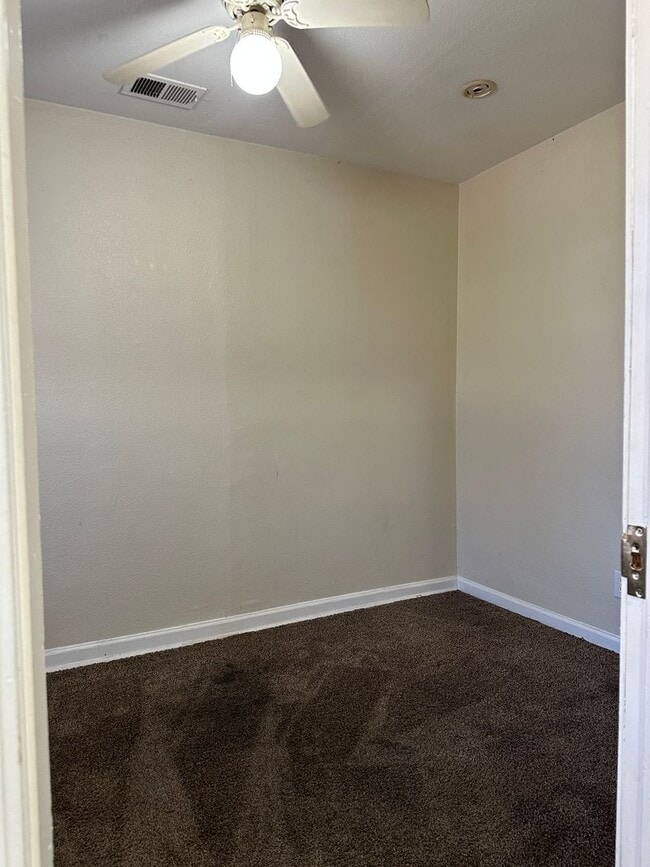 Building Photo - 3431 SW Brendan Ave