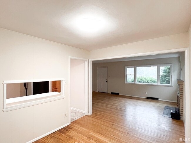 Building Photo - 2519 E 7th St