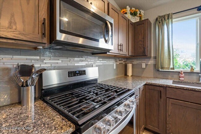 Building Photo - Beautiful home in Post Falls