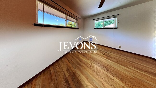 Building Photo - Move-In Ready Gem in Seattle