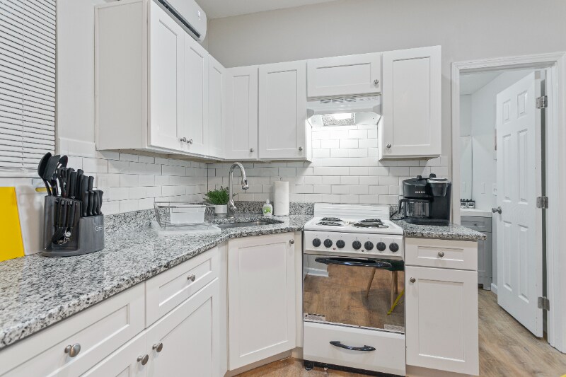 Building Photo - 987 Dimmock St SW