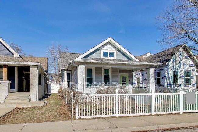 Building Photo - 1140 Hoyt Ave