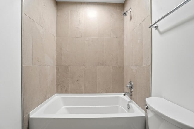 Building Photo - 33 N Blacksmith Ln