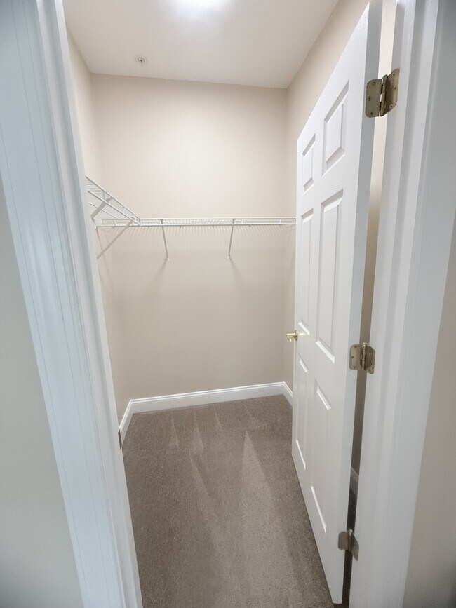 Building Photo - 5034 Belleglen Ct