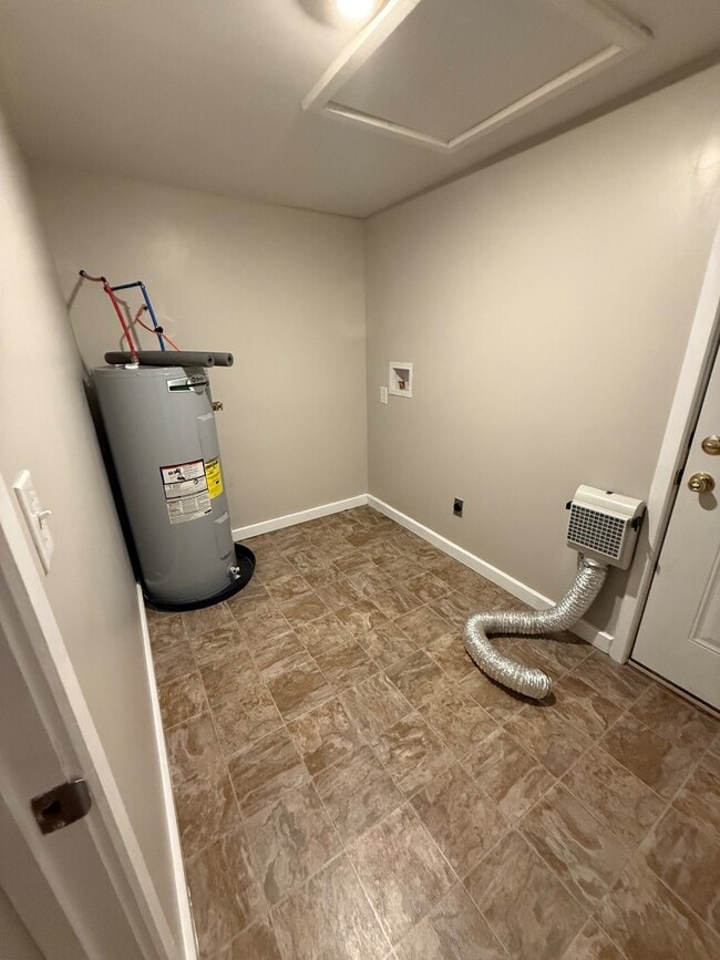 Building Photo - 1704 Highpoint Ave