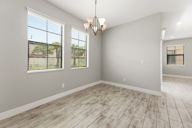 Building Photo - Absolutely Stunning 4 BR + LOFT + OFFICE/2.5 Bath/2 Car Garage home in Starkey Ranch!