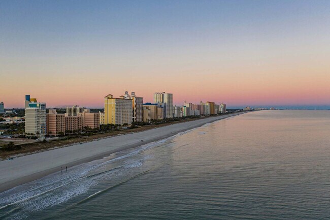 Building Photo - 2805B N Ocean Blvd