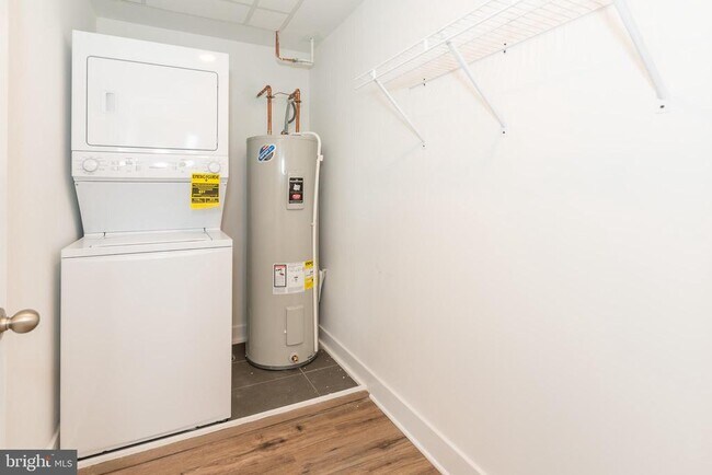 Building Photo - 2220 Master St