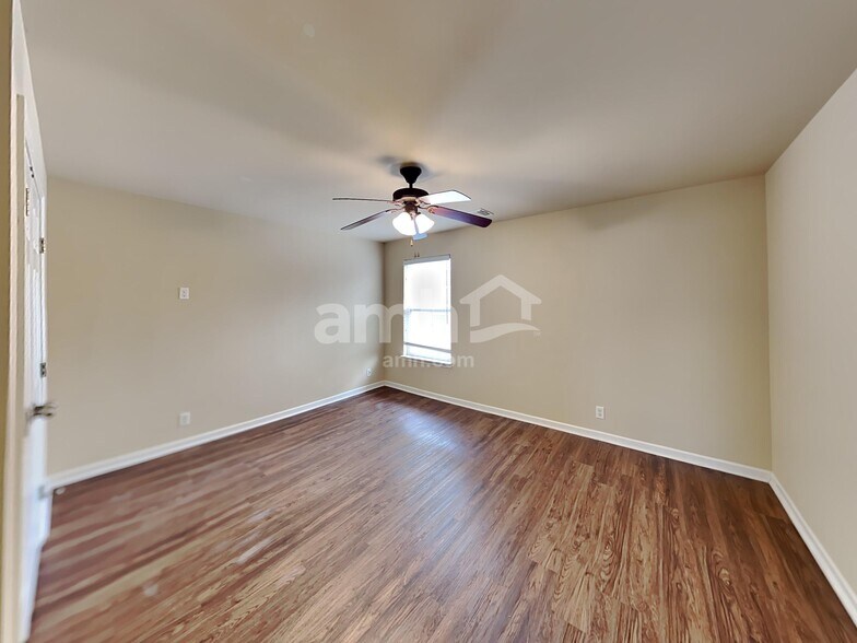 Building Photo - 2128 Branch Oak Trl