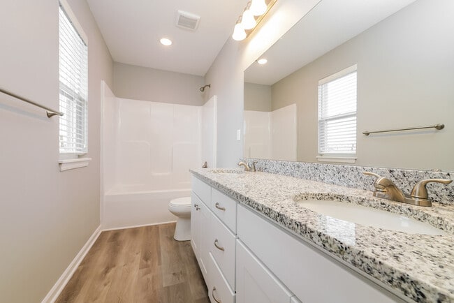 Building Photo - Fantastic 4bd/3ba home! Coming soon!