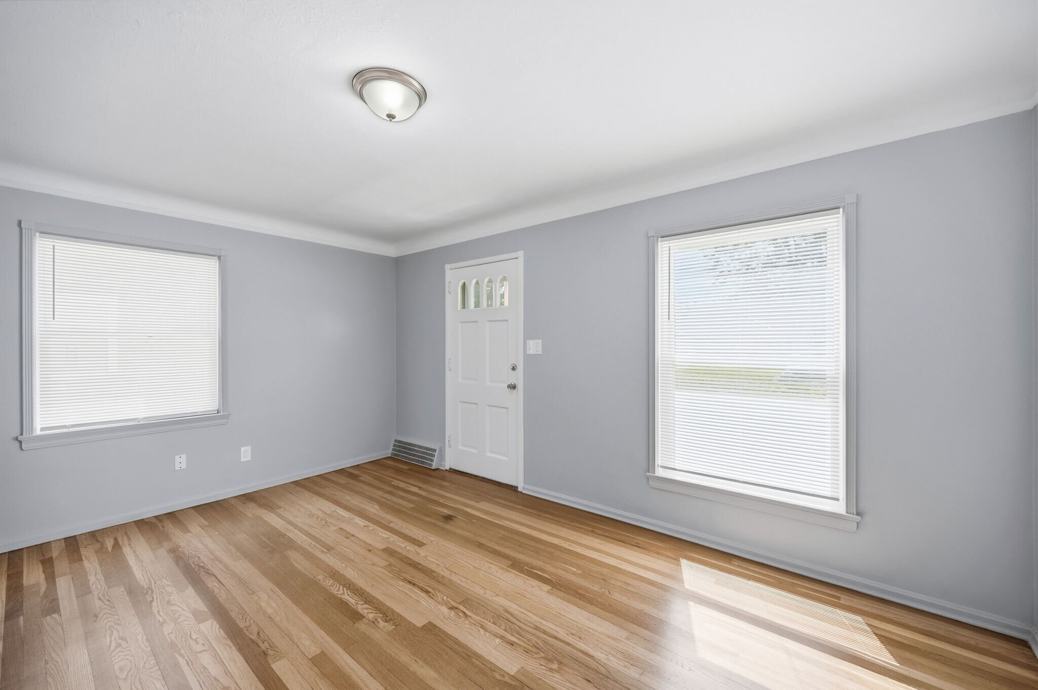 Building Photo - 253 E 250th St