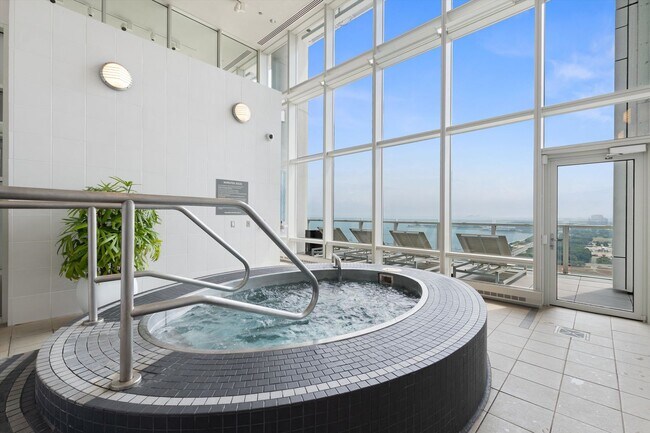 Building Photo - True Luxury Living_2b2b Condo at 340 On The Park