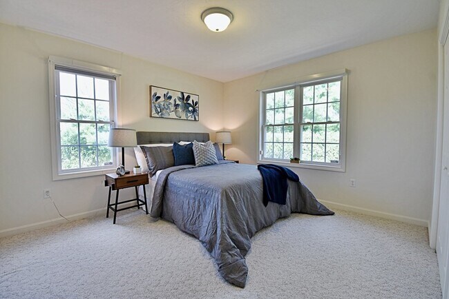 Building Photo - 19 Ptarmigan Dr
