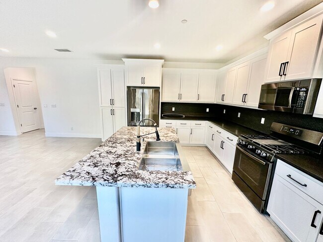 Building Photo - Newly Built 3/2.5 Home in Tesoro Viejo Community